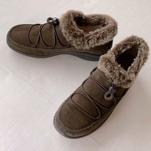 Aetrex Chrissy Slip Resistant Brown Suede Faux Fur shoes size 9 or 40